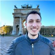 Batterista professionista laureato in Batteria Pop-Rock e Didattica della Musica impartisce lezioni di batteria
